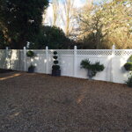 Biele súkromné oplotenie - s mriežkou