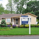 Plastový PVC vinylový stĺpik na realitné tabule – BIELY