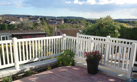 Plastový PVC bazénový plot od BOLEX SYSTEMS, bezpečné a odolné ohradenie bazéna