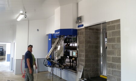 PVC obklady na steny a stropy v mliečnych, bravčových a hydinových farmách – hygienické, odolné a be