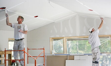 Porovnanie odolnosti a údržby PVC panelov BOLEX SYSTEMS a klasického sadrokartónu